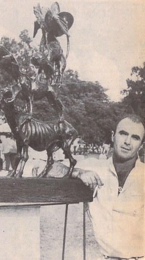 Kurt Lossgott with the work — Rosebank / Killarney Gazette, 31 May 1989.