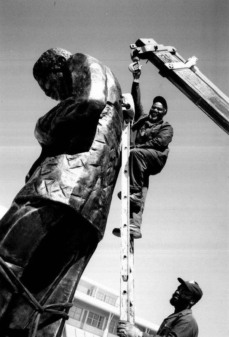Installation on site at the Nelson Mandela Academic Hospital, Umtata — final fixing of the four-metre bronze from a crane and ladder.